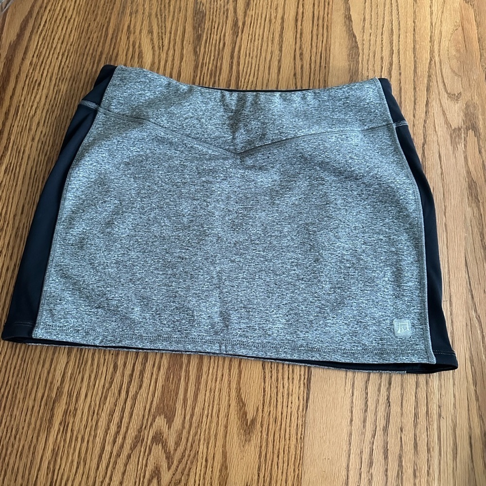 Women’s Gray Black Ultra Mini Skirt Measures As A Small.